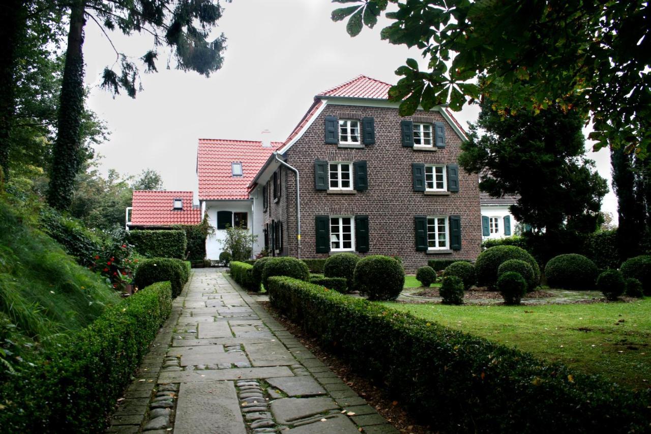 Landhaus In Idyllischer, Ruhiger Lage Und Flughafennaehe Ratingen Esterno foto